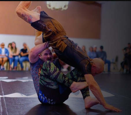 No-gi sweep during private jiu jitsu coaching in Los Angeles